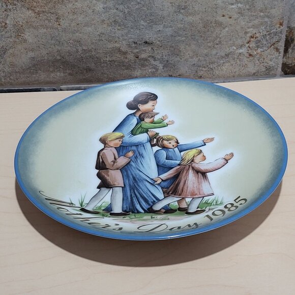 Schmid Hummel Mothers Day 1985 A Mothers Journey Decorative Wall Hanging Plate - Picture 3 of 11